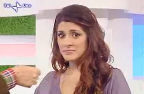 Viré pour avoir donné une recette de ragoût de chat en direct (VIDEO)