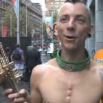 18 sabres dans la bouche (VIDEO)