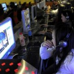 Accros à Internet, des parents laissent mourir de faim leur bébé (VIDEO)