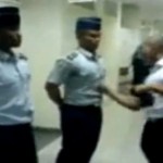Bizutage violent pour les nouvelles recrues philippines (VIDEO)