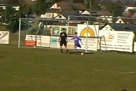 Un but venu d’ailleurs (VIDEO)