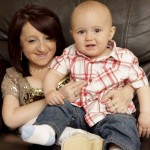 Un bébé de 14 mois aussi grand que sa mère (IMAGES)