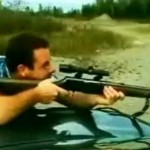Il se prend la lunette de son fusil dans l&rsquo;oeil (VIDEO)