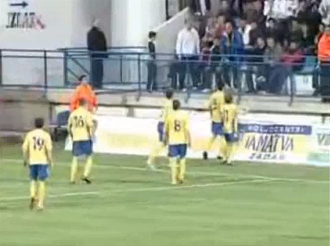 Célébration de but ratée ! (VIDEO)