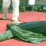 Un fan prend un KO par le coach d&rsquo;un boxeur (VIDEO)