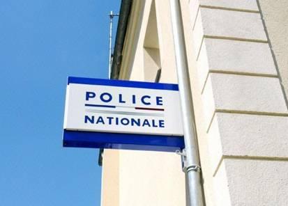 Un homme s’immole par le feu devant un commissariat
