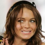 Lindsay Lohan se ramasse en sortant de boite (VIDEO)