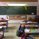 Une institutrice demande à un élève d&rsquo;enlever son maillot de foot de l&rsquo;Algérie