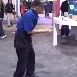 Un vieillard enflamme le dancefloor ! (VIDEO)