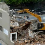 Ils frôlent la catastrophe lors de la démolition d&rsquo;un immeuble (VIDEO)