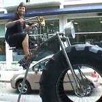 Monsterbike : mi-tracteur mi-vélo (VIDEO)