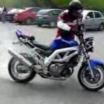 Il tente d&rsquo;impressioner la galerie mais il va le regretter longtemps (VIDEO)