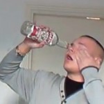 Nouvelle technique pour se saouler, de la vodka dans l&rsquo;oeil (VIDEO)