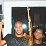 Adriano et la Mafia : Adriano crée la polémique avec une arme