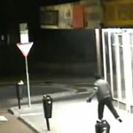 Un pyroman se ridiculise devant les caméras de surveillance (VIDEO)
