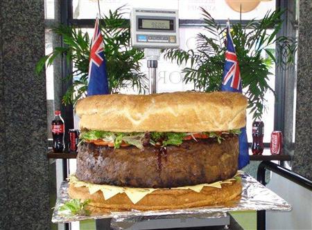 Le plus gros hamburger du monde pèse 96 kg (VIDEO)