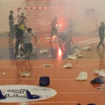 Scènes d&rsquo;émeutes lors d&rsquo;un match de Handball en Grèce (VIDEO)