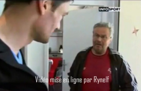 Petite embrouille entre Hugo Lloris et un supporter (VIDEO)
