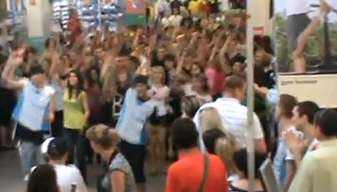 Flashmob géant à Decathlon de Bailleul (VIDEO)