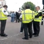 Il prend une contravention car ses lacets sont trop longs (VIDEO)
