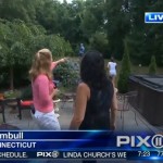 Elle se ridiculise à 2 reprises en direct à la télé (VIDEO)