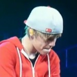Justin Bieber pleure en plein concert (VIDEO)