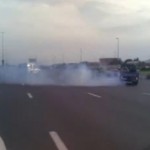 Folies et inconscience sur une autoroute de Dubai (VIDEO)