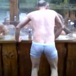 Rentrer dans un jacuzzi quand on est bourré (VIDEO)