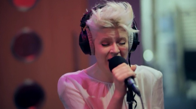 Robyn – Hang With Me (CLIP)