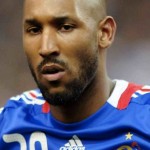 Anelka suspendu 18 matches avec les Bleus, ça le fait mourir de rire (VIDEO)