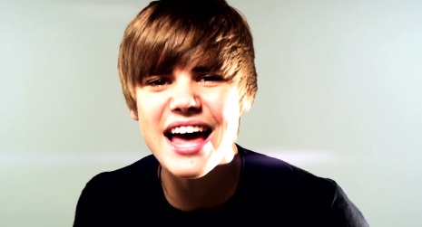 Justin Bieber – Love Me (CLIP)