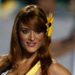 Kelly Bochenko seins nus dans Oops (PHOTOS)