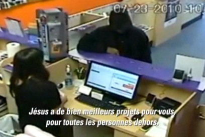Une vendeuse convainc un braqueur de renoncer en lui parlant de Jésus (VIDEO)