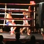Magnifique coup de pied retourné dans le menton (VIDEO)