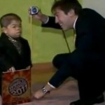 Le plus petit homme du monde mesure 70 cm et pèse 10 kg (PHOTOS ET VIDEOS)