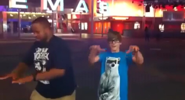 Justin Bieber nous fait une danse robot (VIDEO)