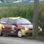 Rallye : le poteau maudit que toutes les voiture se prennent (VIDEO)