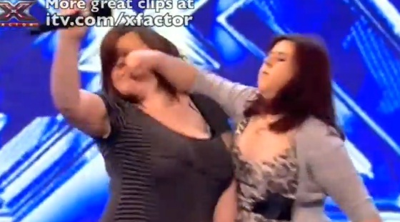 X Factor : Elle met une droite à sa copine (VIDEO)
