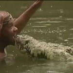 Chito, un pêcheur du Costa Rica de 52 ans apprivoise un crocodile Poncho (VIDEO)