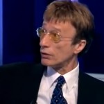 Un journaliste oublie qu&rsquo;un des Bee Gees est mort alors qu&rsquo;il interviewe son frère (VIDEO)