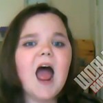 Elle s&rsquo;énerve car elle n&rsquo;arrive pas à chanter du Whitney Houston (VIDEO)
