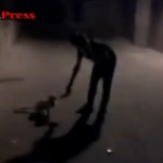 Choc : Il donne un violent coup de pied à un chat (VIDEO)