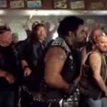 Des Bikers dansent sur du Justin Bieber ! (VIDEO)