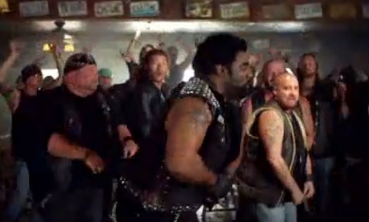 Des Bikers dansent sur du Justin Bieber ! (VIDEO)