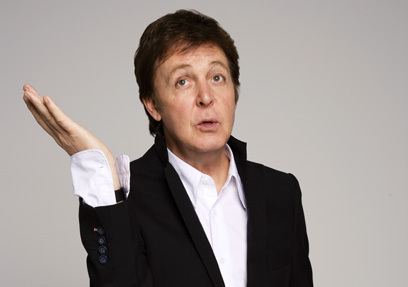 Paul McCartney chute lors d’un concert au brésil (VIDEO)