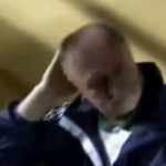 Un supporteur lance une radio sur la tête de Luis Felipe Scolari (VIDEO)