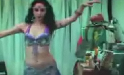 Une danseuse orientale super foireuse (VIDEO)