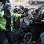 Angleterre : La police s&rsquo;en prend violemment à un handicapé (VIDEO)