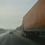 Spectaculaire accident sur l&rsquo;autoroute (VIDEO)