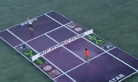 Nadal et Federer jouent sur un court flottant (VIDEO)